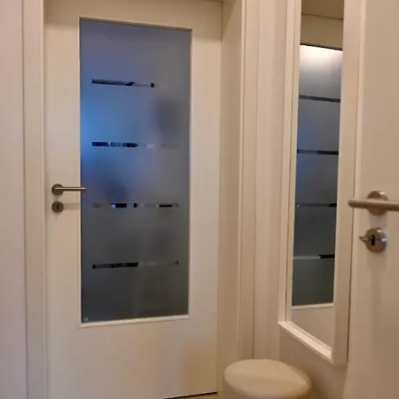 Modernes Mit Direkter Anbindung Zur Und Messe Hanôver